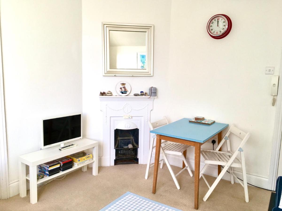 Lyme Regis Renovated Period Seaside Flat Apartman Kültér fotó